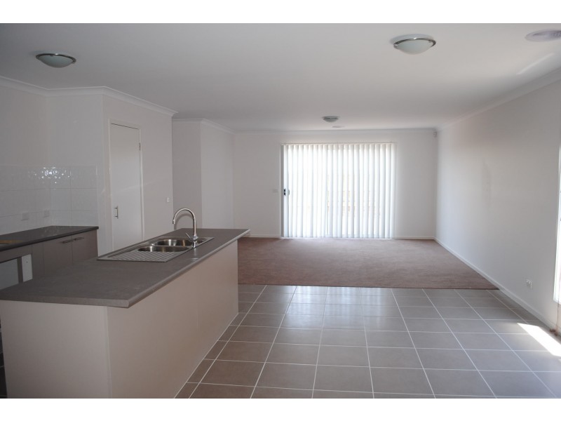 16 Wuranda Parade, Point Cook VIC 3030