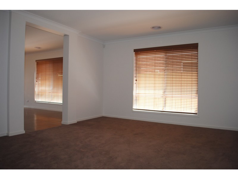 16 Wuranda Parade, Point Cook VIC 3030