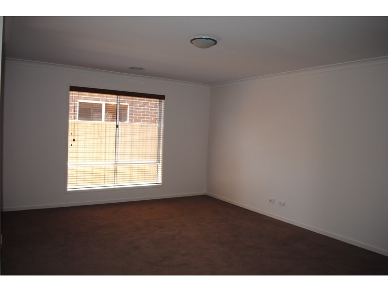 16 Wuranda Parade, Point Cook VIC 3030