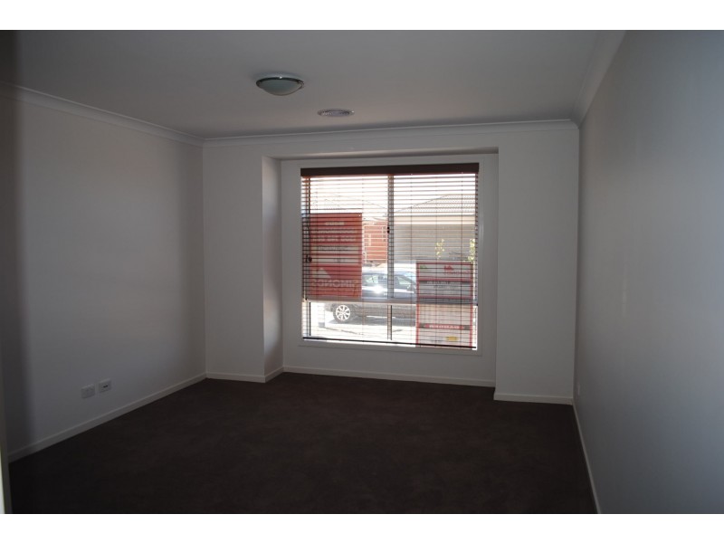 16 Wuranda Parade, Point Cook VIC 3030