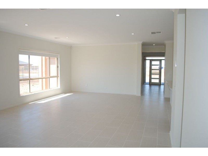 43 Martaban Crescent, Point Cook VIC 3030