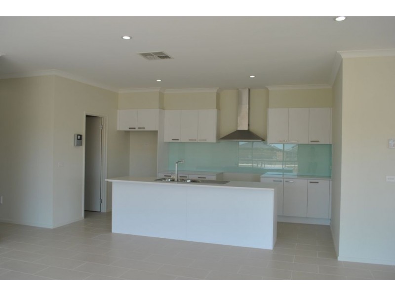 43 Martaban Crescent, Point Cook VIC 3030