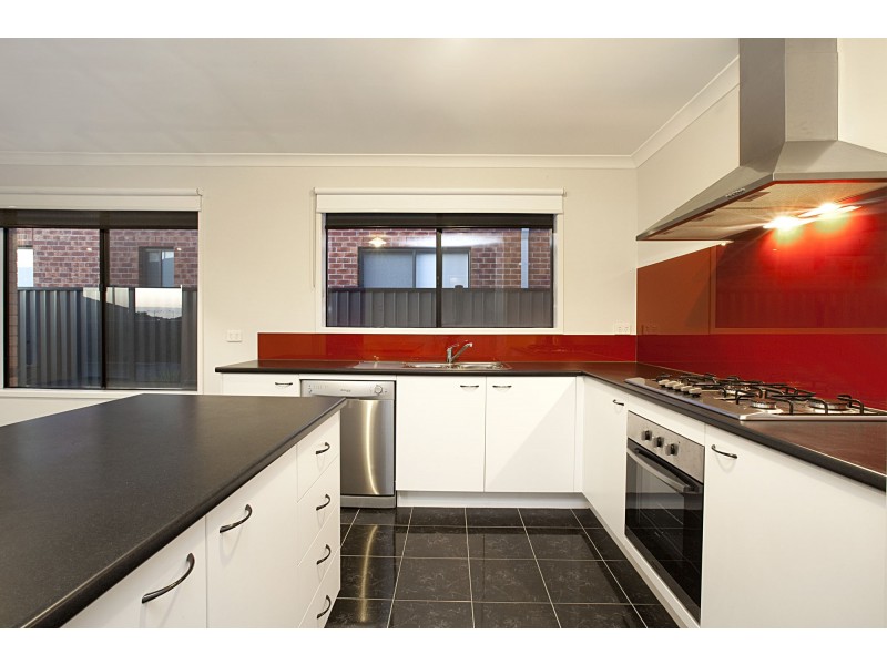 8 Wylie Way, Point Cook VIC 3030