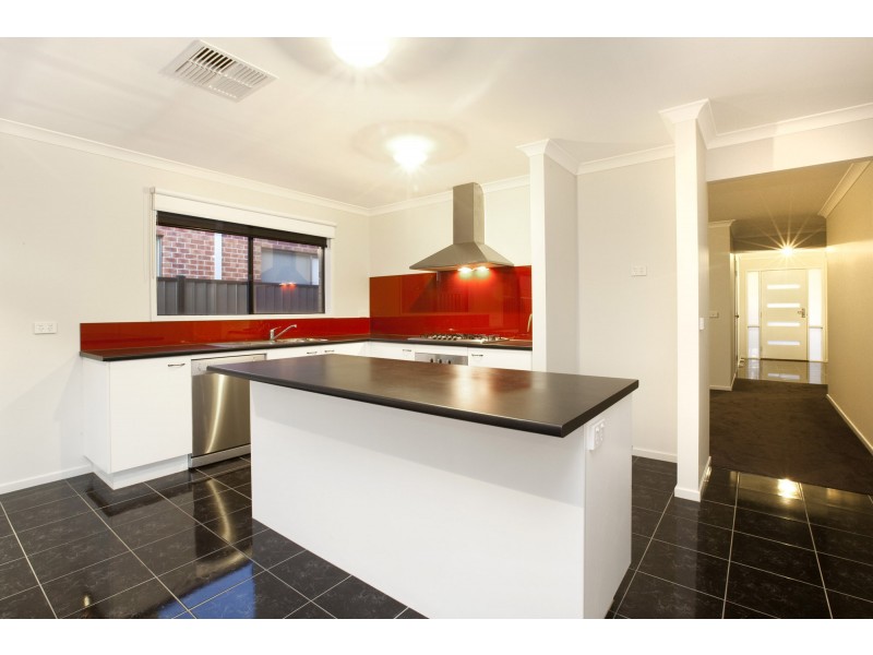 8 Wylie Way, Point Cook VIC 3030