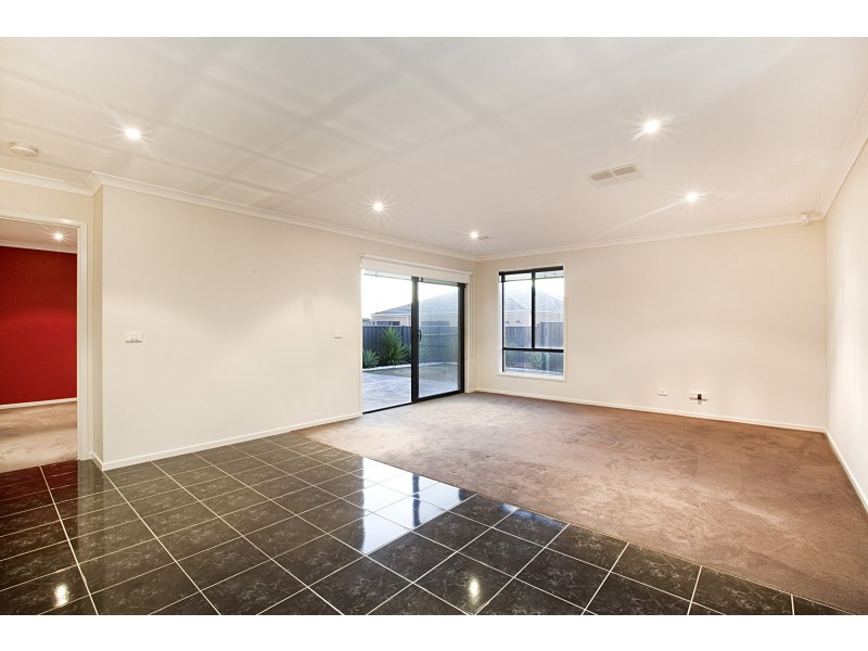 8 Wylie Way, Point Cook VIC 3030