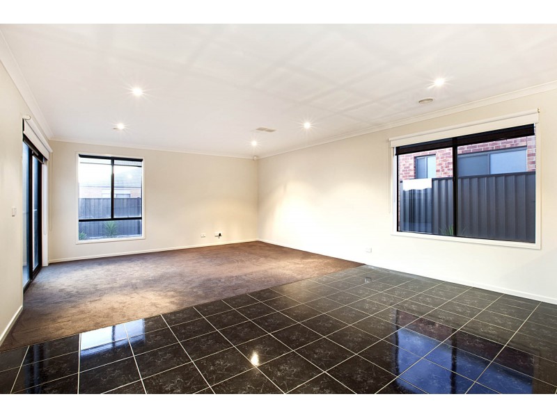 8 Wylie Way, Point Cook VIC 3030