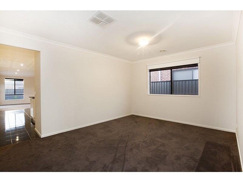 8 Wylie Way, Point Cook VIC 3030