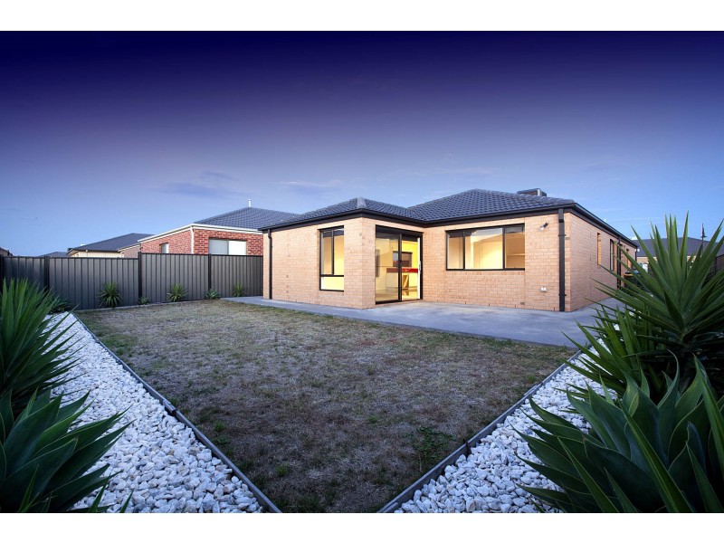 8 Wylie Way, Point Cook VIC 3030