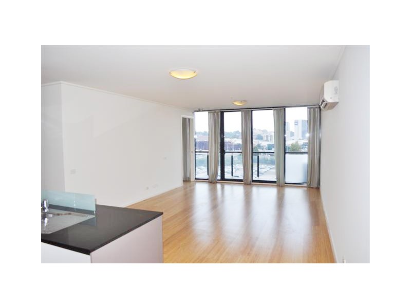 REF 1013/100 Kavanagh Street, Southbank VIC 3006