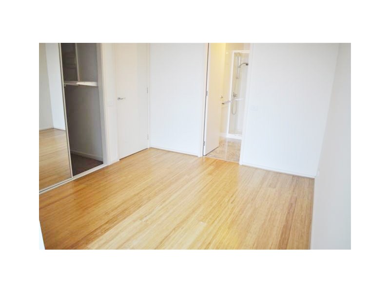 REF 1013/100 Kavanagh Street, Southbank VIC 3006