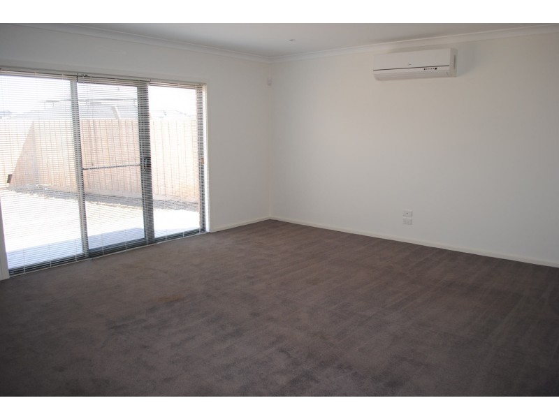 52 Canegrass Drive, Point Cook VIC 3030