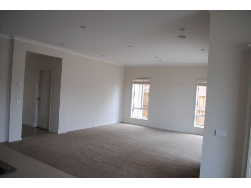 2 Palmtree Place, Point Cook VIC 3030