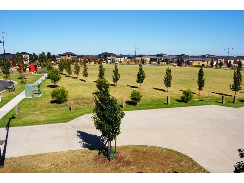 2 Palmtree Place, Point Cook VIC 3030