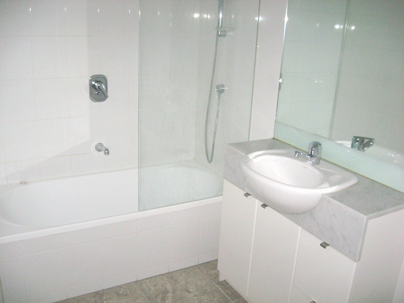 REF 20161/183 City Road, Southbank VIC 3006