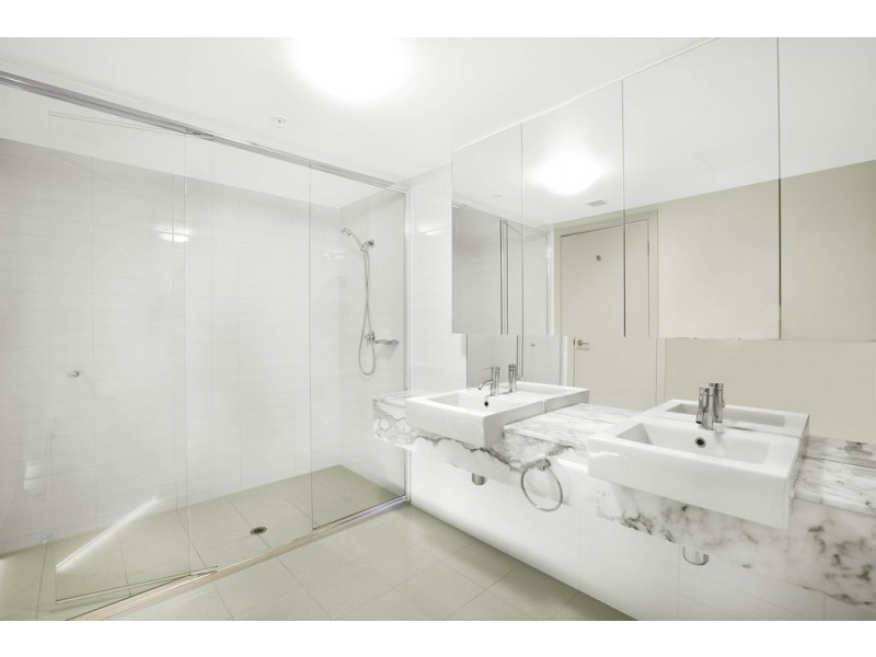 2504/100 Harbour Esplanade, Docklands VIC 3008