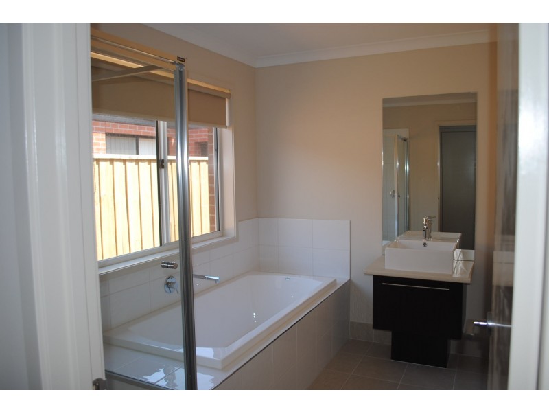 5 Warunda Parade, Point Cook VIC 3030