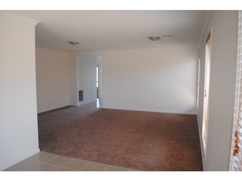 3 Casino Parade, Point Cook VIC 3030