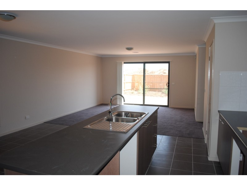 4 Warunda Parade, Point Cook VIC 3030