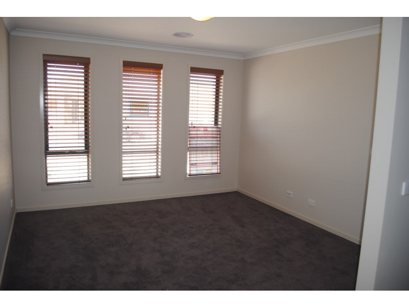 4 Warunda Parade, Point Cook VIC 3030