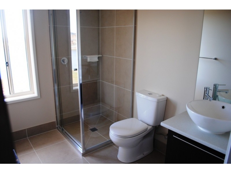 10 Spraypoint Drive, Sanctuary Lakes VIC 3030