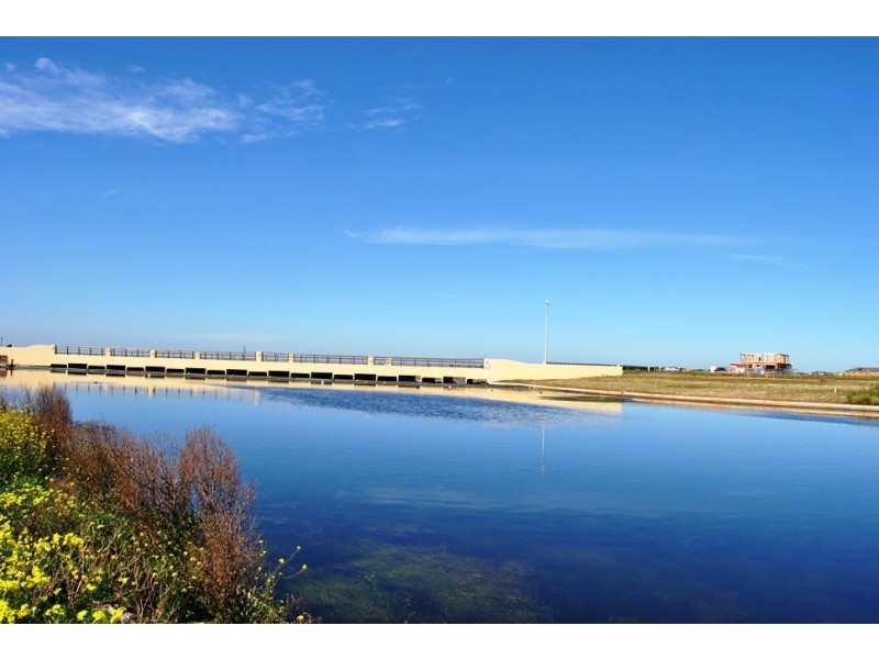 10 Spraypoint Drive, Sanctuary Lakes VIC 3030