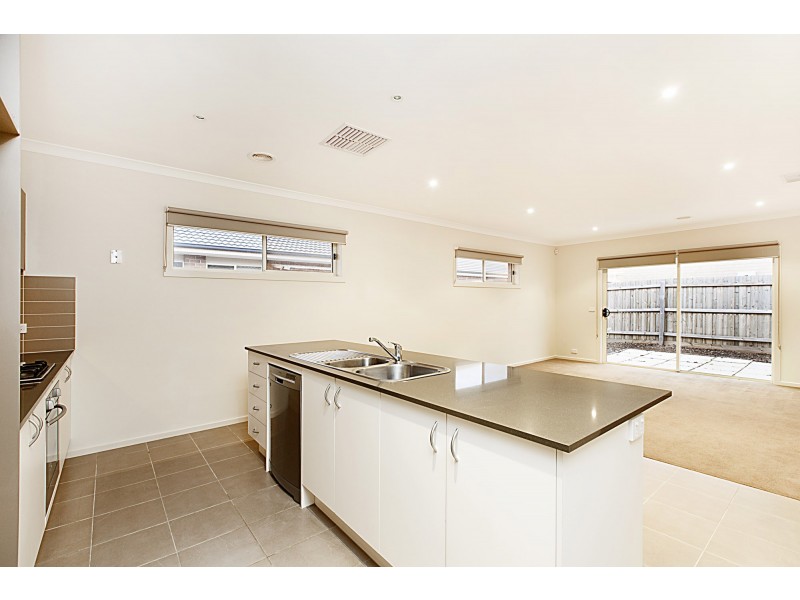 8 Windrest Way, Point Cook VIC 3030