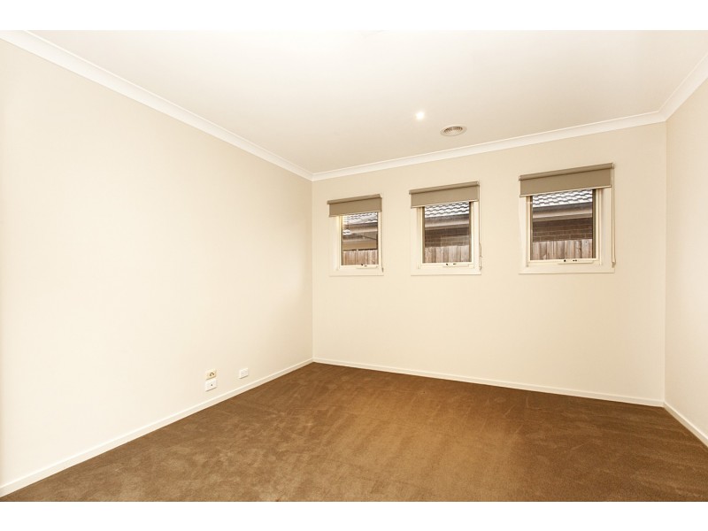 8 Windrest Way, Point Cook VIC 3030