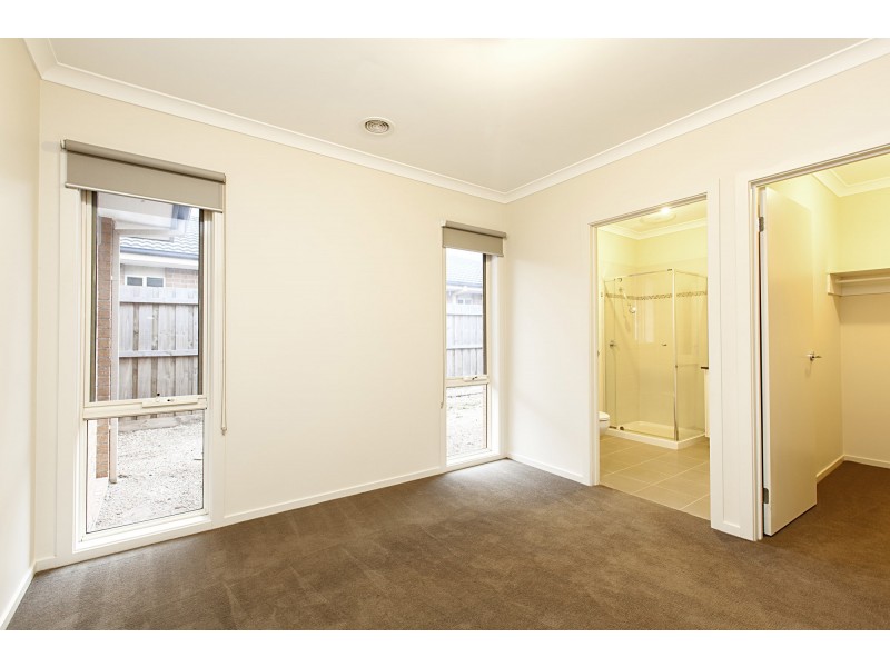 8 Windrest Way, Point Cook VIC 3030