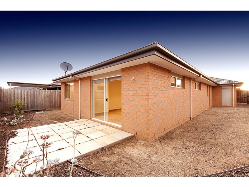 8 Windrest Way, Point Cook VIC 3030