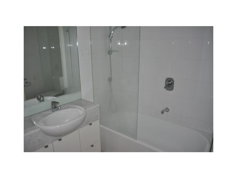 REF 20202/100 Kavanagh Street, Southbank VIC 3006