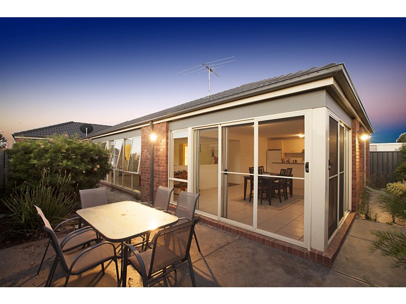 17 Dexter Grove, Point Cook VIC 3030