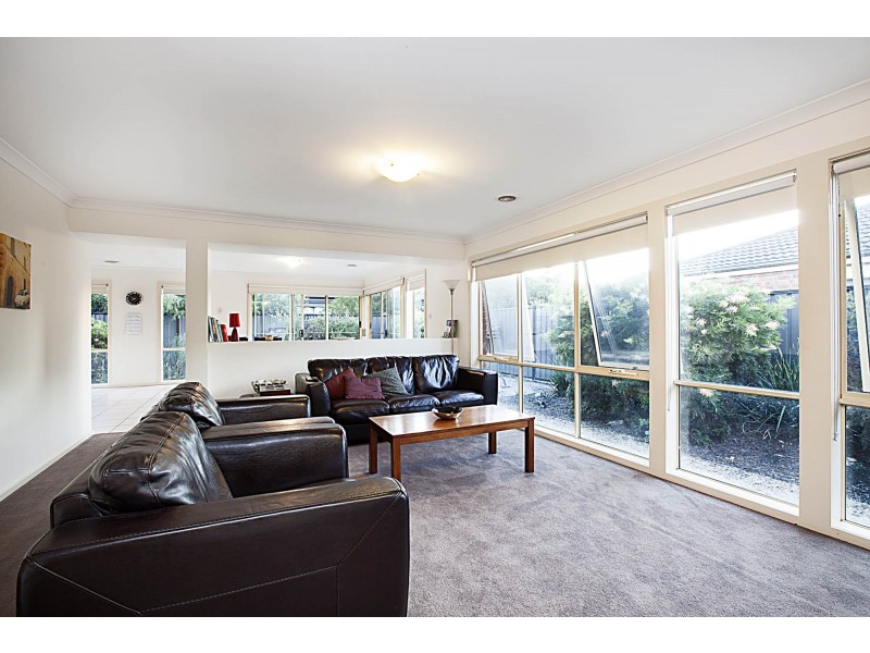 17 Dexter Grove, Point Cook VIC 3030