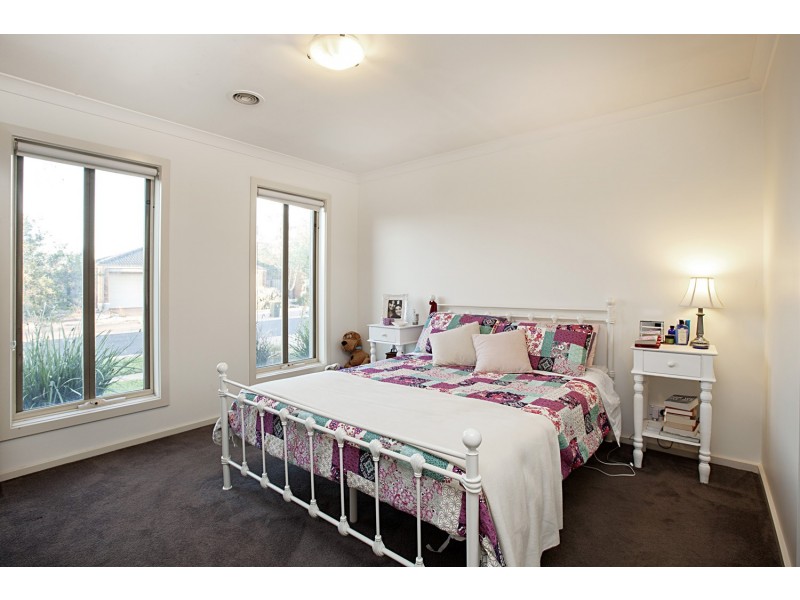 17 Dexter Grove, Point Cook VIC 3030