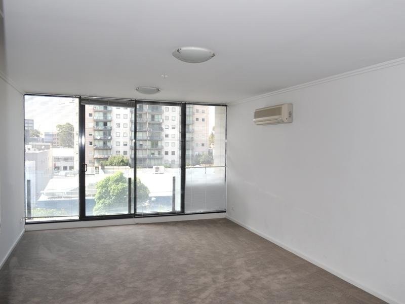 REF 20243/38 Bank Street, South Melbourne VIC 3205