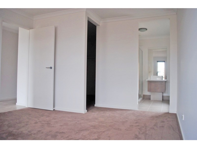 9 Warunda Parade, Point Cook VIC 3030