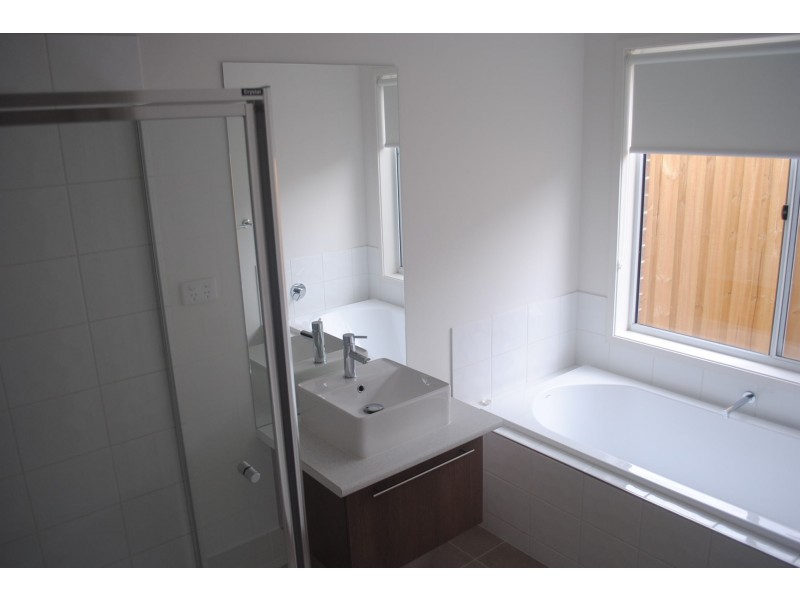 9 Warunda Parade, Point Cook VIC 3030