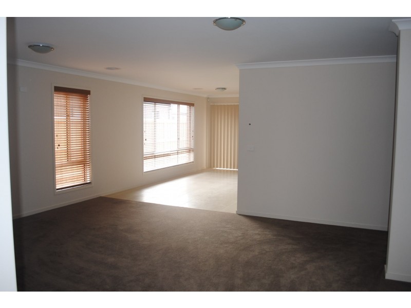 13 Warunda Parade, Point Cook VIC 3030