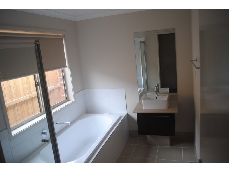 13 Warunda Parade, Point Cook VIC 3030