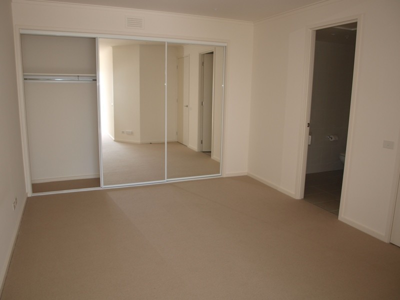 REF 20295/63 Whiteman Street, Southbank VIC 3006