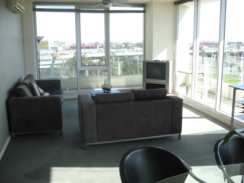 REF 20313/83 Whiteman Street, Southbank VIC 3006