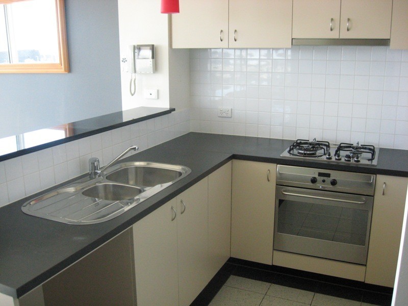 REF 20313/83 Whiteman Street, Southbank VIC 3006