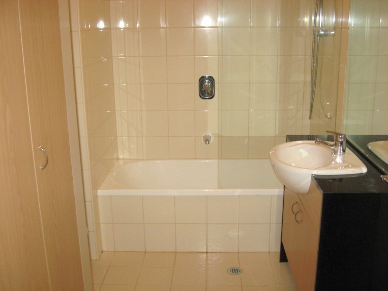 REF 20313/83 Whiteman Street, Southbank VIC 3006