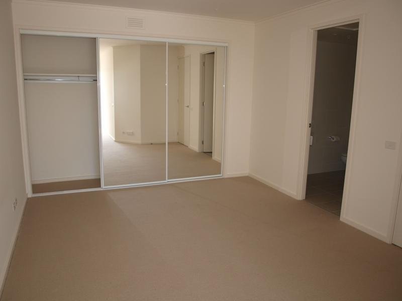 REF 20332/63 Whiteman Street, Southbank VIC 3006