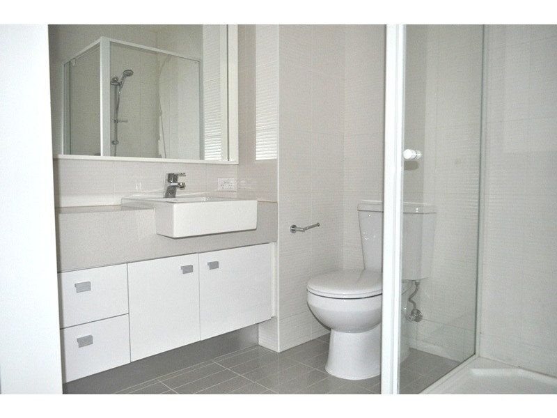 REF 10221/63 Whiteman Street, Southbank VIC 3006