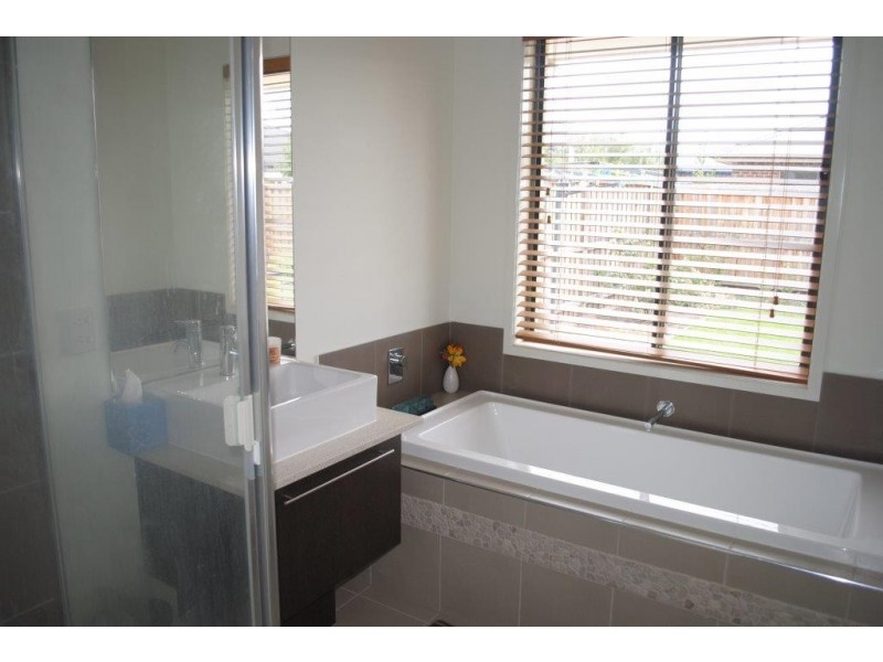 56 Alamanda Boulevard, Point Cook VIC 3030