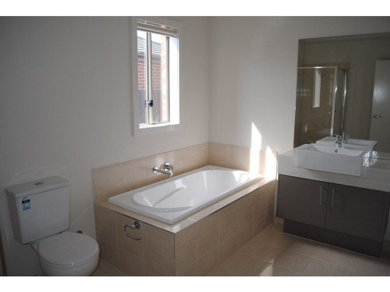 10 Wedderburn Avenue, Eynesbury VIC 3338