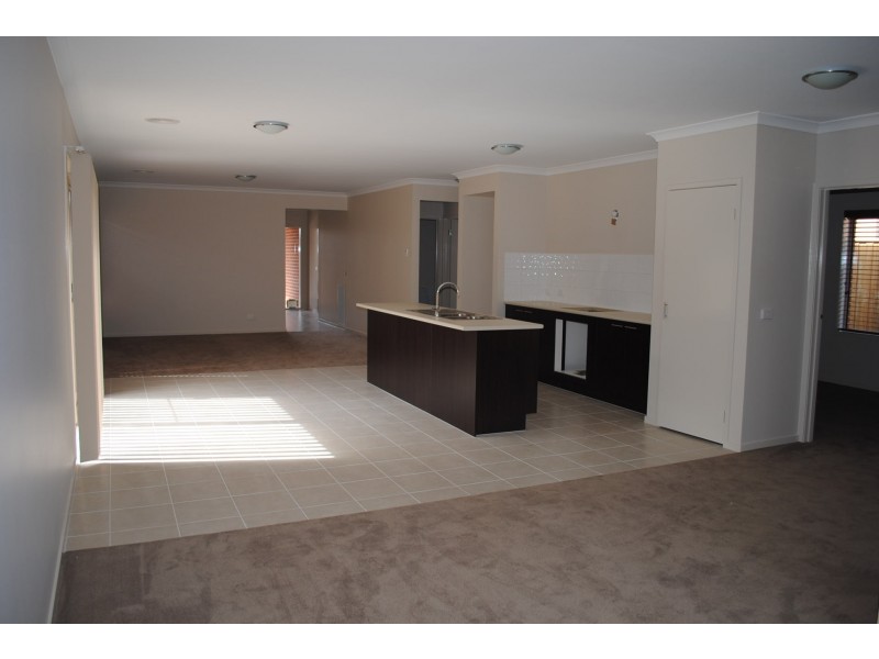 6 Airfield Grove, Point Cook VIC 3030