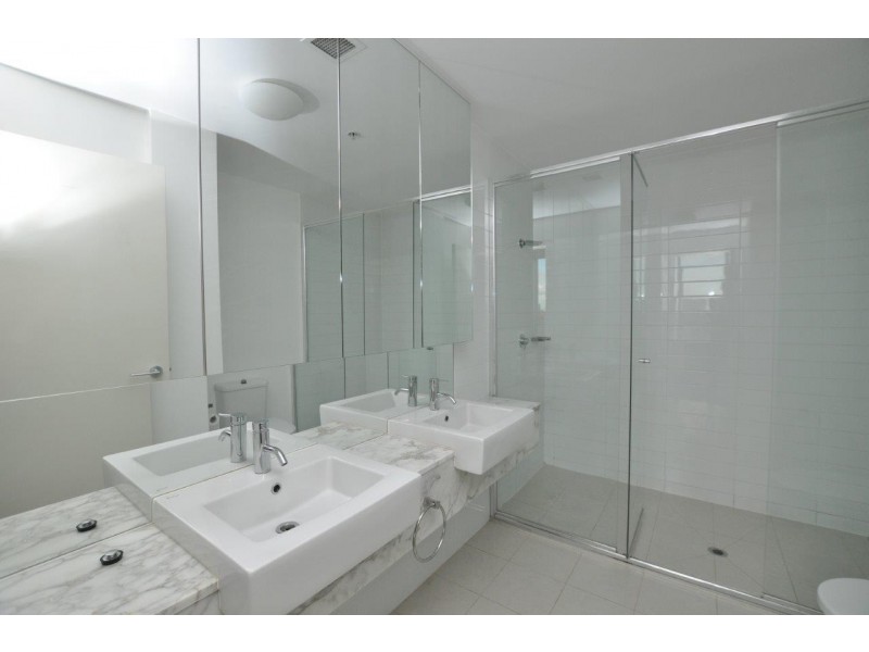 3807/100 Harbour Esplanade, Docklands VIC 3008