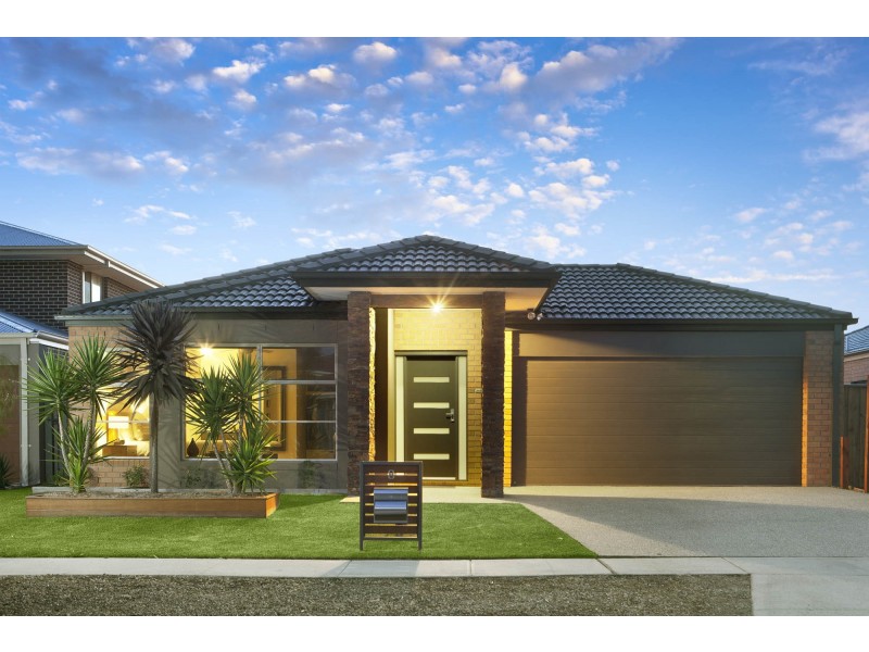 8 Boathaven Road, Point Cook VIC 3030