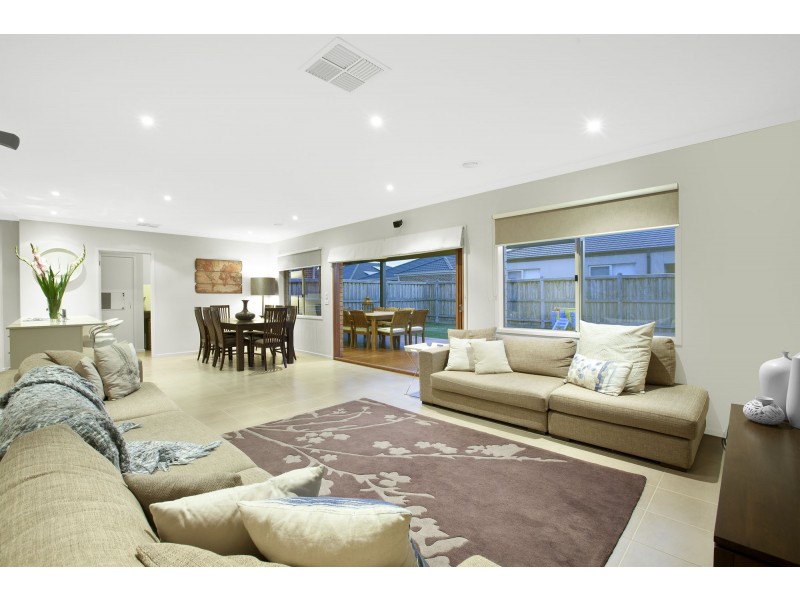 8 Boathaven Road, Point Cook VIC 3030